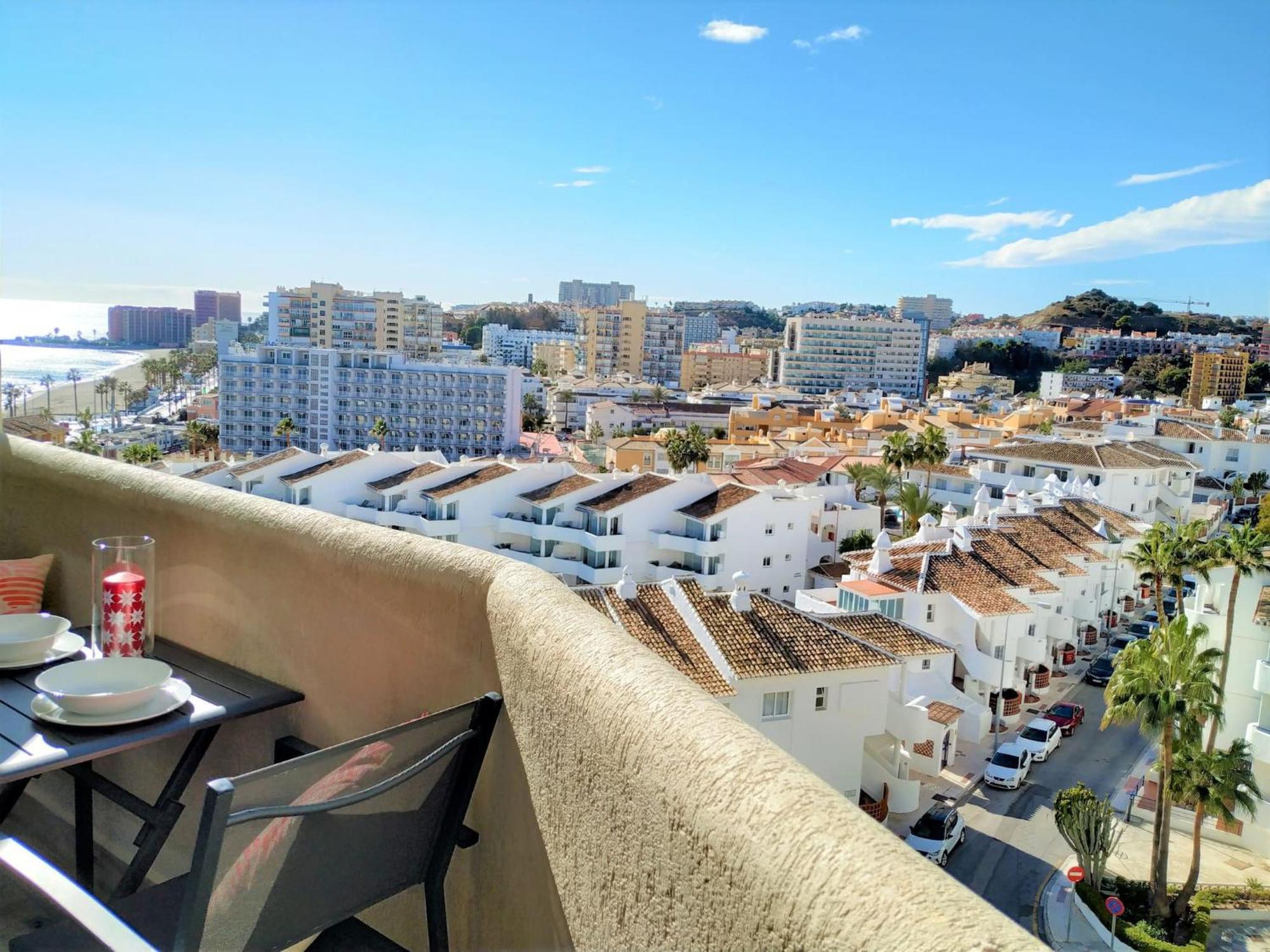 Deluxe Apartment In Benalbeach With Beach Views Benalmádena Eksteriør billede