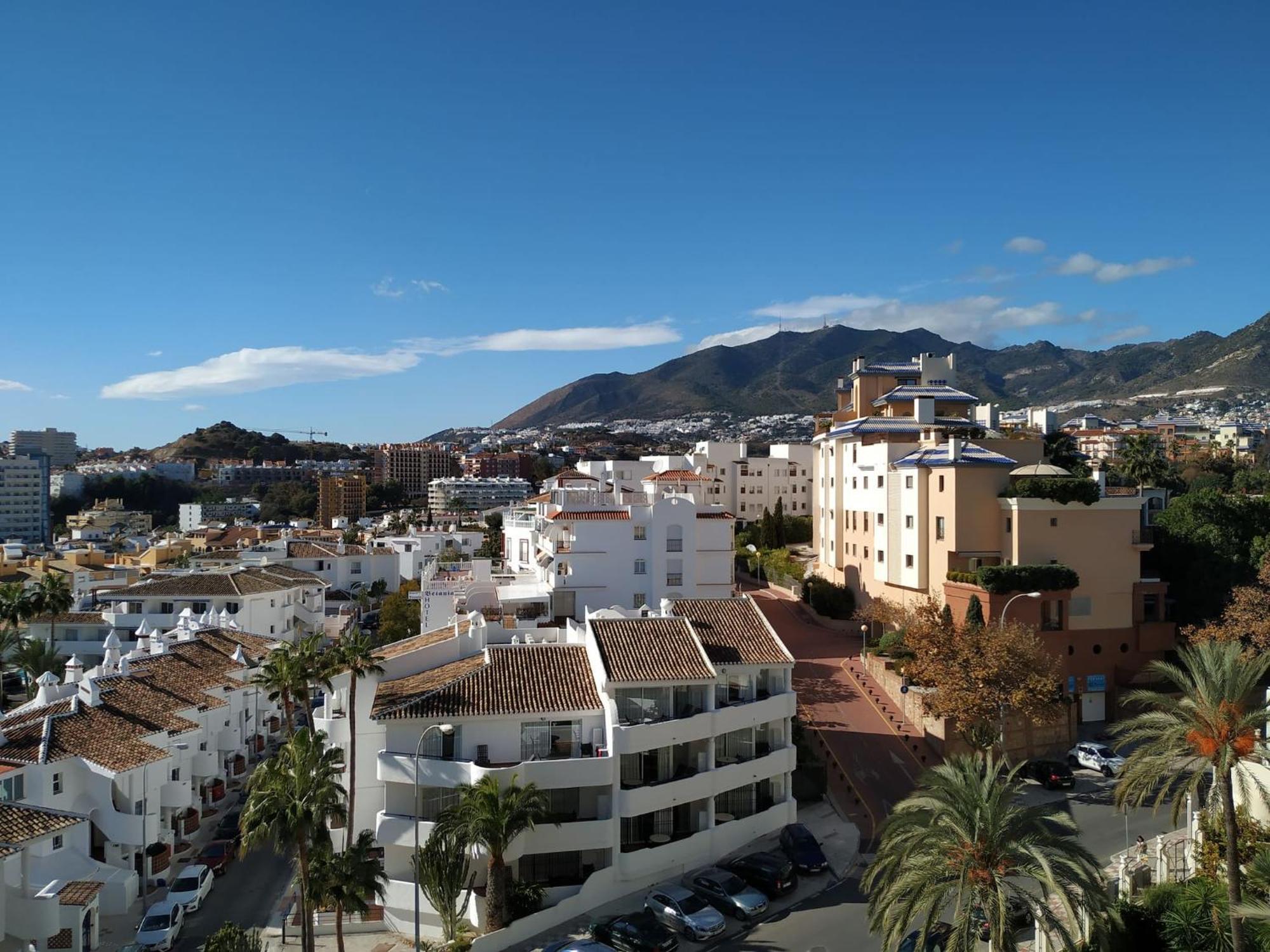 Deluxe Apartment In Benalbeach With Beach Views Benalmádena Eksteriør billede