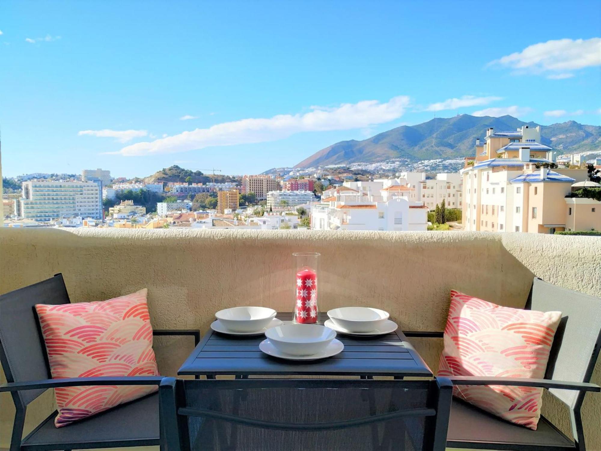 Deluxe Apartment In Benalbeach With Beach Views Benalmádena Eksteriør billede