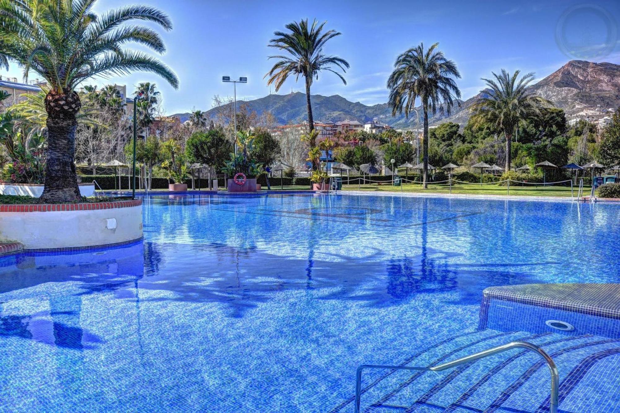 Deluxe Apartment In Benalbeach With Beach Views Benalmádena Eksteriør billede